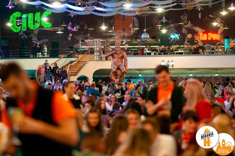 Personal vase restaurant - coordonator echipa.